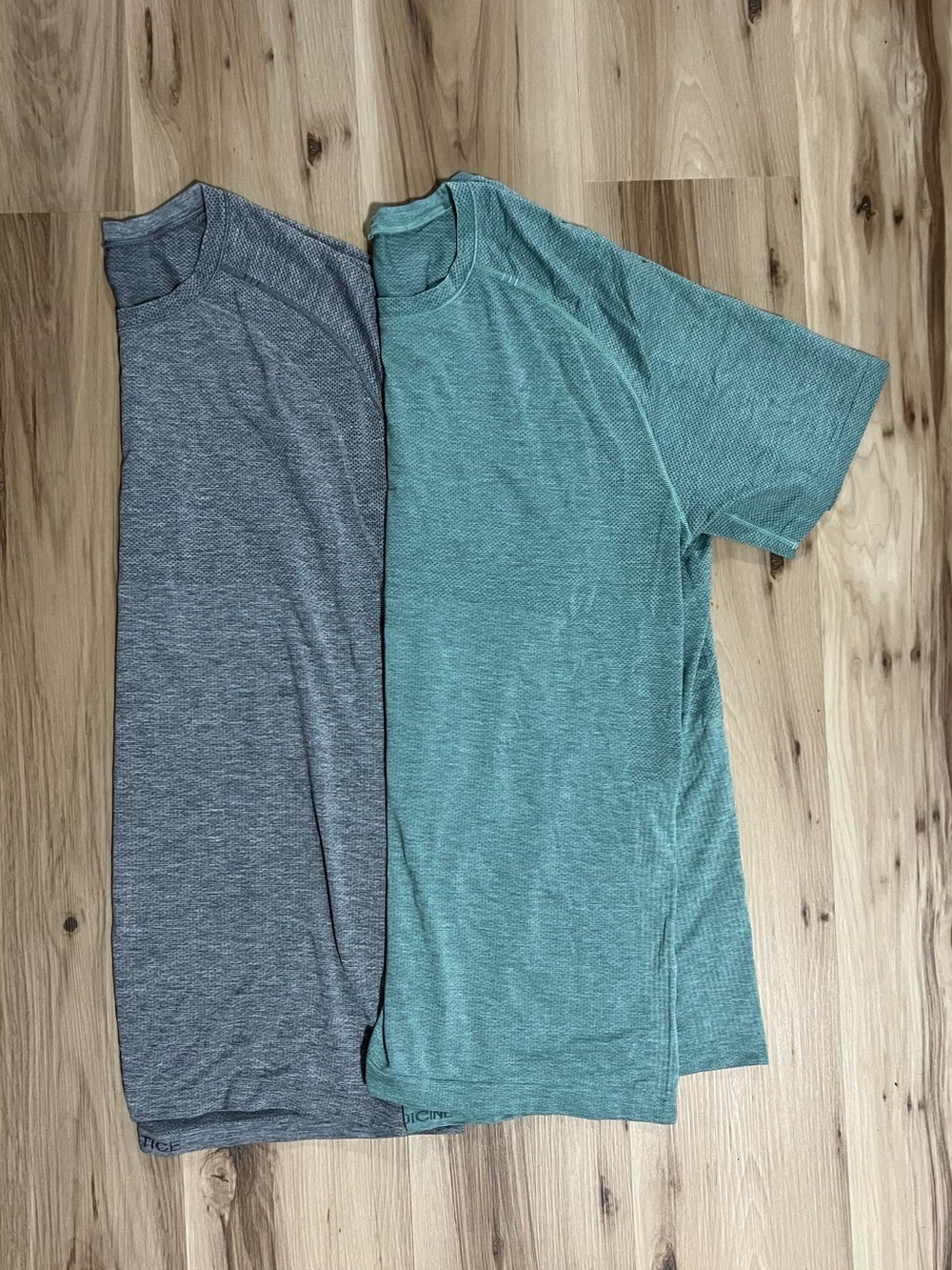 Lululemon Metal Vent Tech Short Sleeve T Shirt - Bundle Lot of 2 Green / Gray
